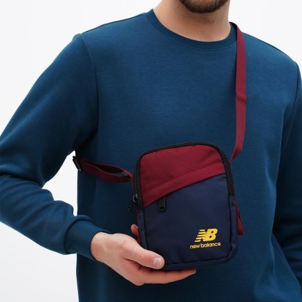 Сумка New Balance Essentials Shoulder Bag - 142334, фото 5 - интернет-магазин MEGASPORT