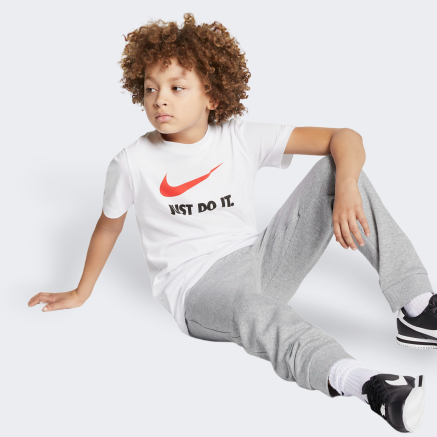 Футболка Nike детская B Nsw Tee Jdi Swoosh - 135372, фото 4 - интернет-магазин MEGASPORT