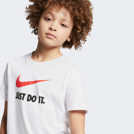 Футболка Nike детская B Nsw Tee Jdi Swoosh - 135372, фото 5 - интернет-магазин MEGASPORT