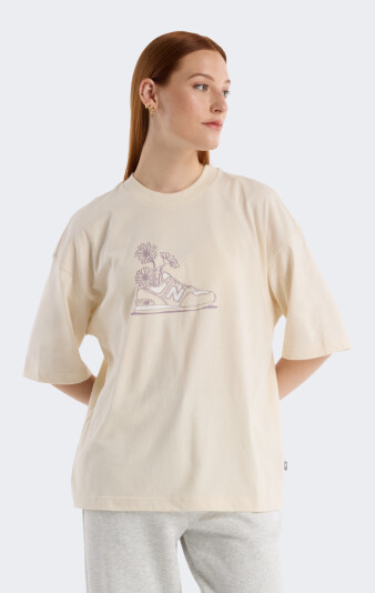 Футболка New Balance Tee Oversized Flower - 169375, фото 1 - интернет-магазин MEGASPORT