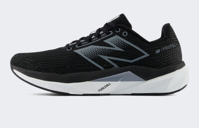 Кросівки New Balance model Propel V5 - 171380, фото 1 - інтернет-магазин MEGASPORT