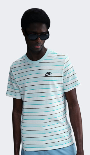 Футболка Nike M NSW TEE CLUB STRIPE SP25 - 173452, фото 1 - интернет-магазин MEGASPORT