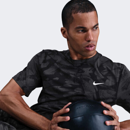 Футболка Nike M NK DF UV HYVERSE SS TOP PRIN - 174703, фото 5 - інтернет-магазин MEGASPORT