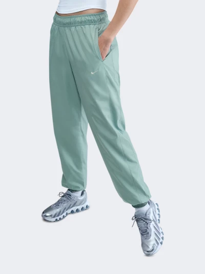 Спортивнi штани Nike W NSW OTG UV ESSNTL WVN MR JG - 175625, фото 1 - інтернет-магазин MEGASPORT