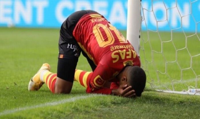 Бельгийский футболист не смог забить гол в абсолютно пустые ворота